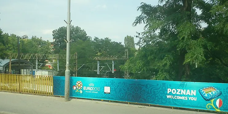 禁区内背身对抗与第二点争抢（压迫的第一道闸门）
